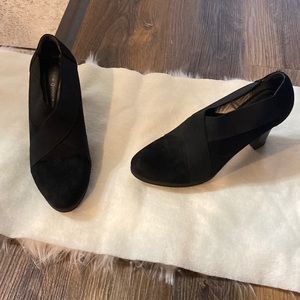 Andrew Geller. Black suede heel. Size 8. 3 inch heel.